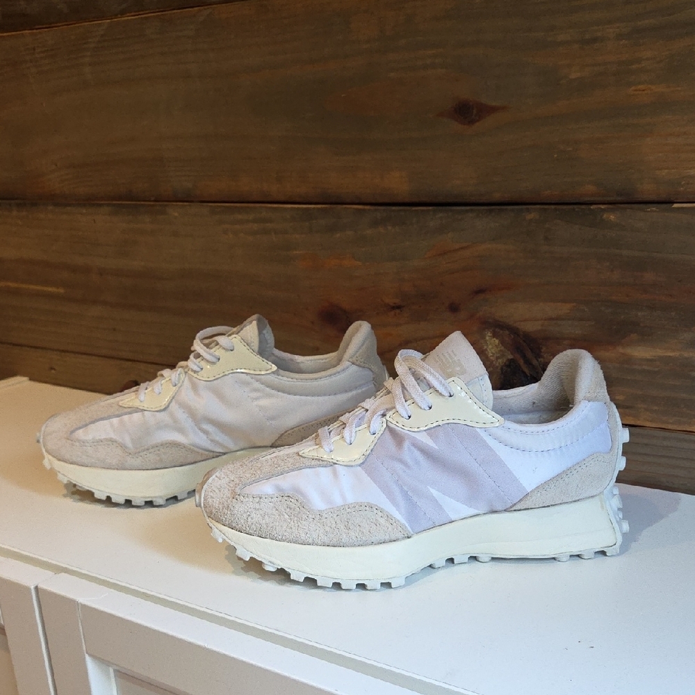 New Balance Women’s Pale Pink and Cream Retro Sneakers - Picture 5 of 11